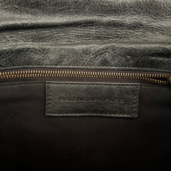 BALENCIAGA Black Lambskin Leather Envelope Clutch Bag 224915 - Picture 9 of 11